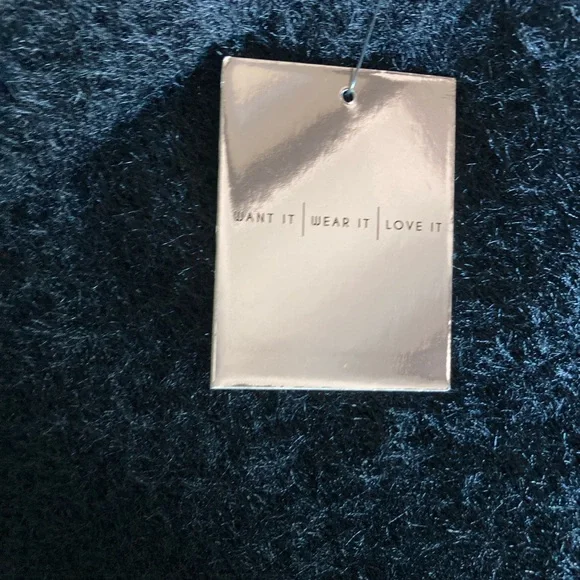 SOLD ❤️ NWT Almost Famous Fuzzy Sweater Shorts M Black White Sexy Color Block - Picture 4 of 5